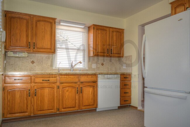 Building Photo - **COMING SOON** Spacious Hobby Home