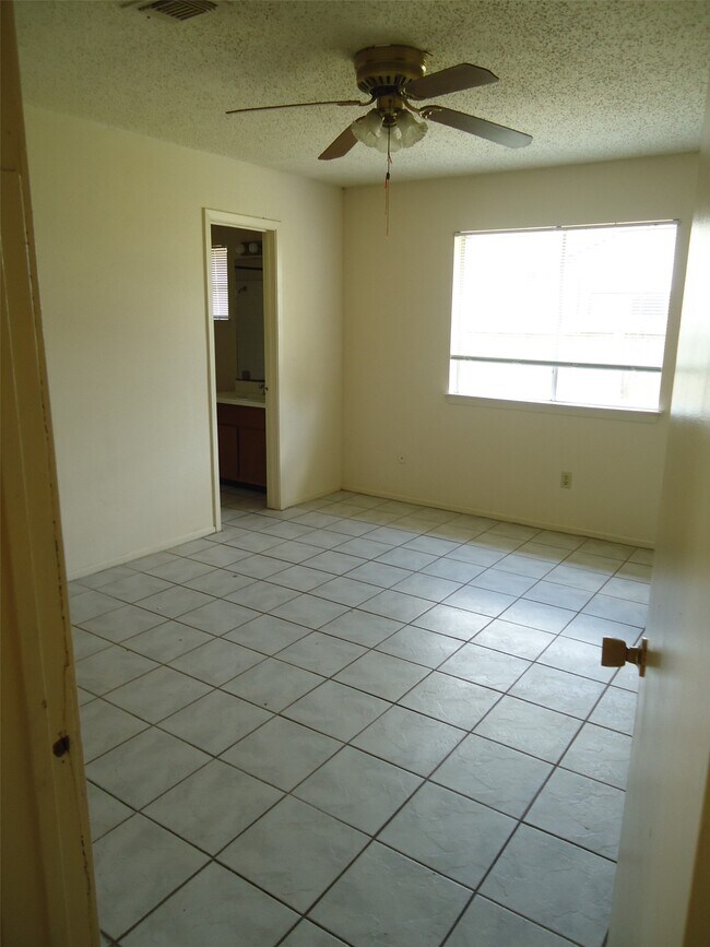 Building Photo - 18719 Lippizaner Dr