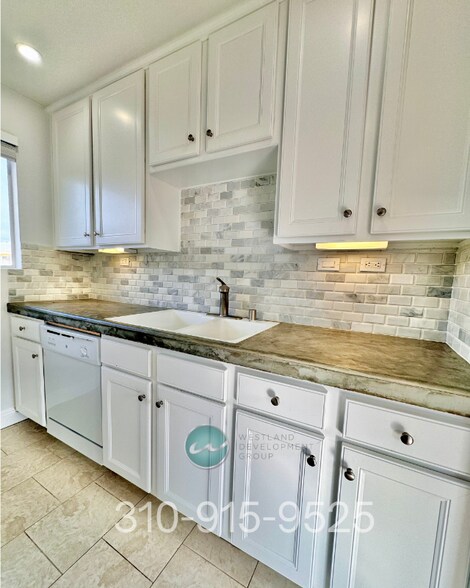 Building Photo - 3166 S Barrington Ave