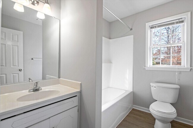 Building Photo - NEWLY RENOVATED 4 BEDROOM HOME IN ASHBROOK