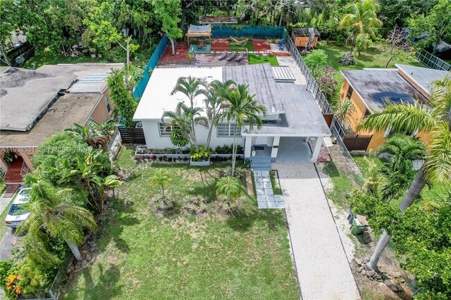 Building Photo - 1370 NE 133rd St