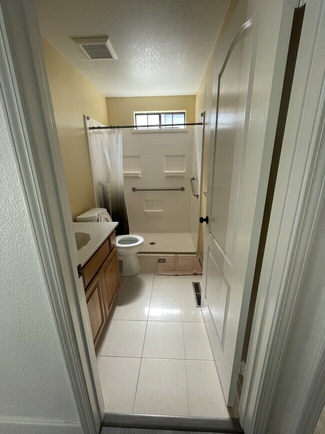 Building Photo - 7216 Roxanne Ln