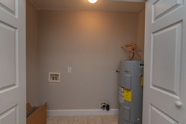 Building Photo - 4 bed/2 bath single-family home for lease ...