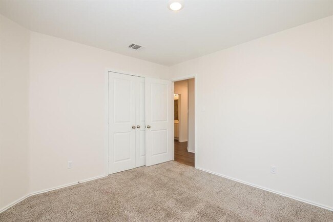 Building Photo - 110 Sophora Dr