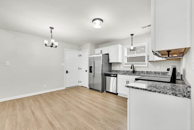 Building Photo - 1196 Cottonwood Dr