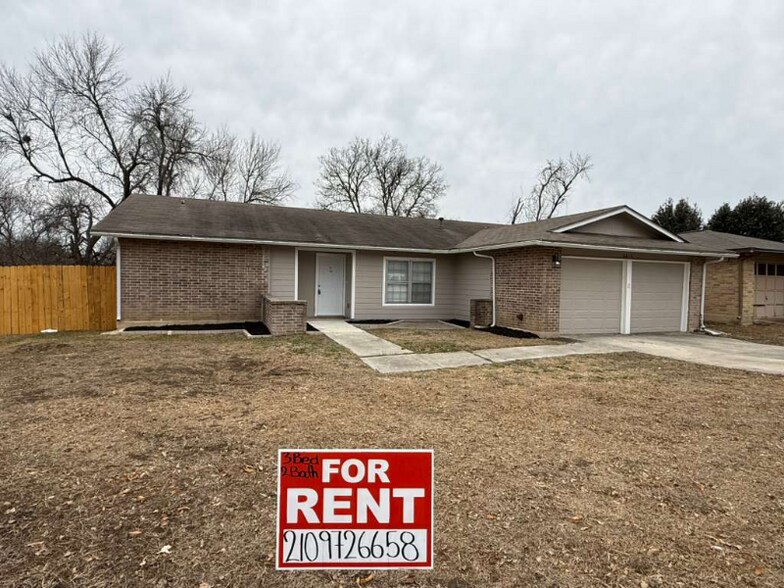 Building Photo - 6614 Robin Forest