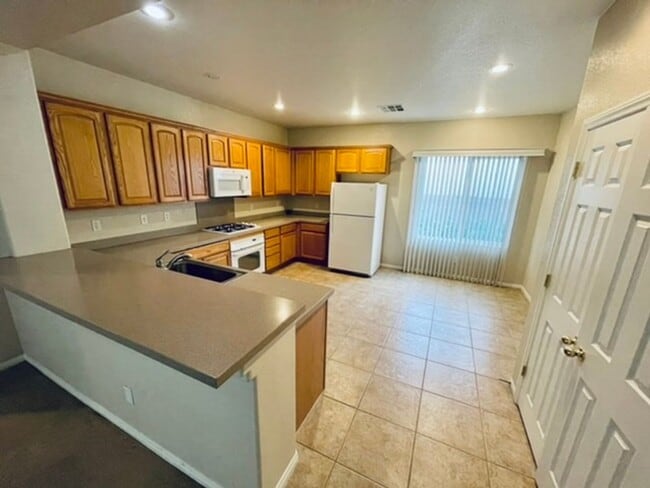 Building Photo - Newly Updated Single-Story in Southern Highlands