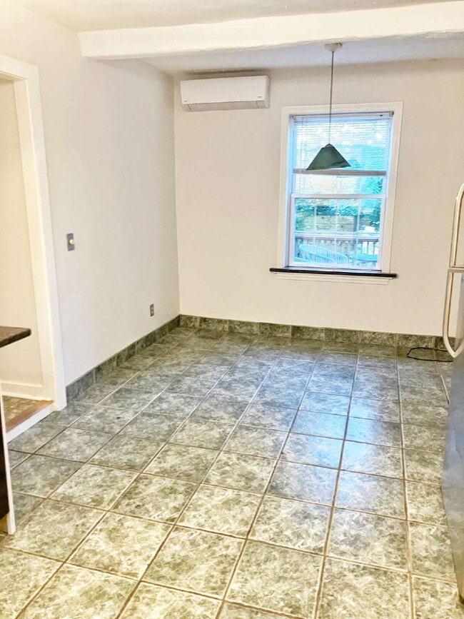 Building Photo - Great Milton location, close to commuter r...