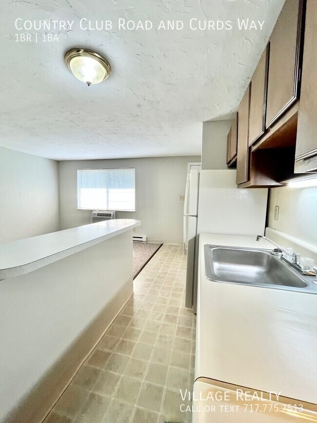 Building Photo - 613 Country Club Rd