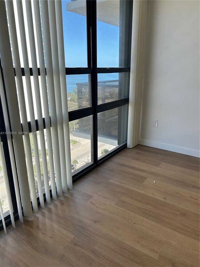 Building Photo - 600 NE 36th St