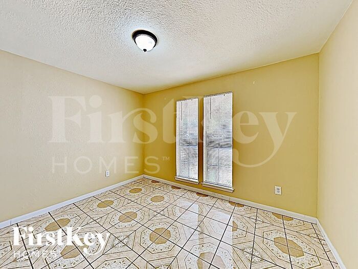 Building Photo - 2405 Laredo Ct