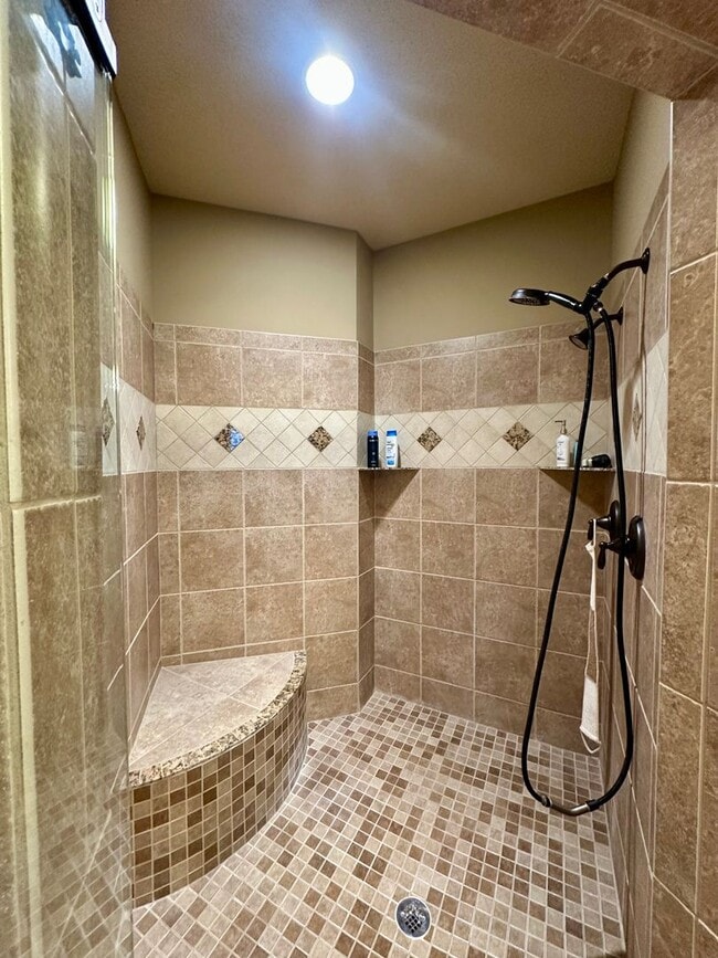 Building Photo - {9003} Wilshire Farms Reverse 1.5 Story Ho...