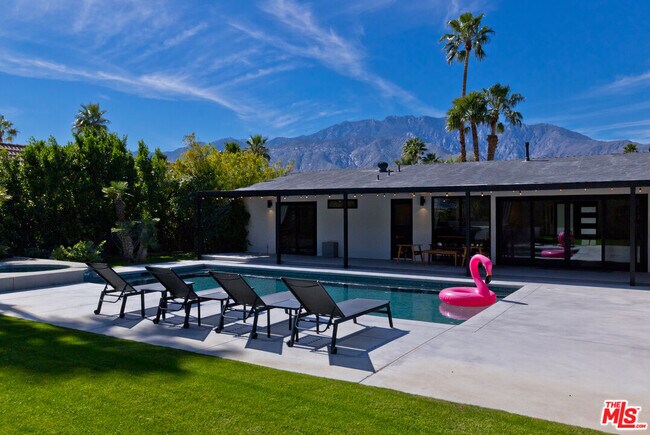 Building Photo - 2660 N Farrell Dr