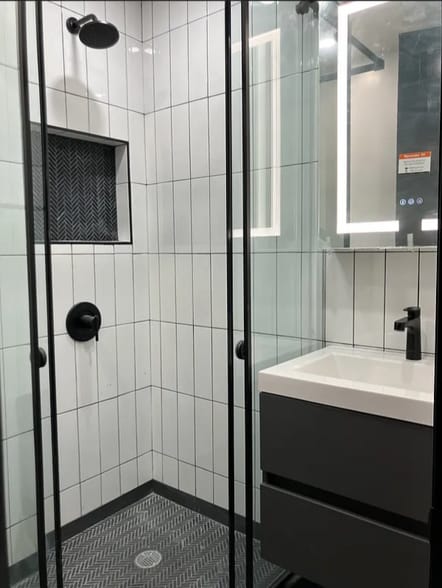 Building Photo - E. 4th St , Ave