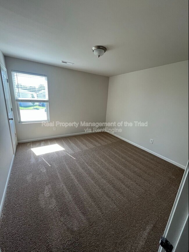 Building Photo - 3802 Bellingham Ct