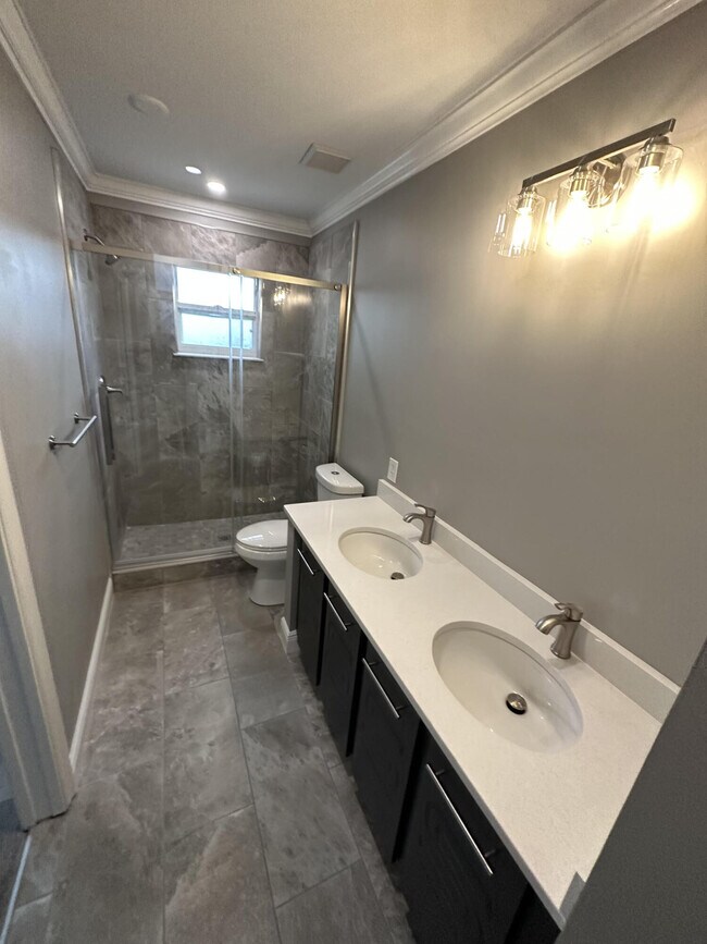 Building Photo - 13762 Creston Pl