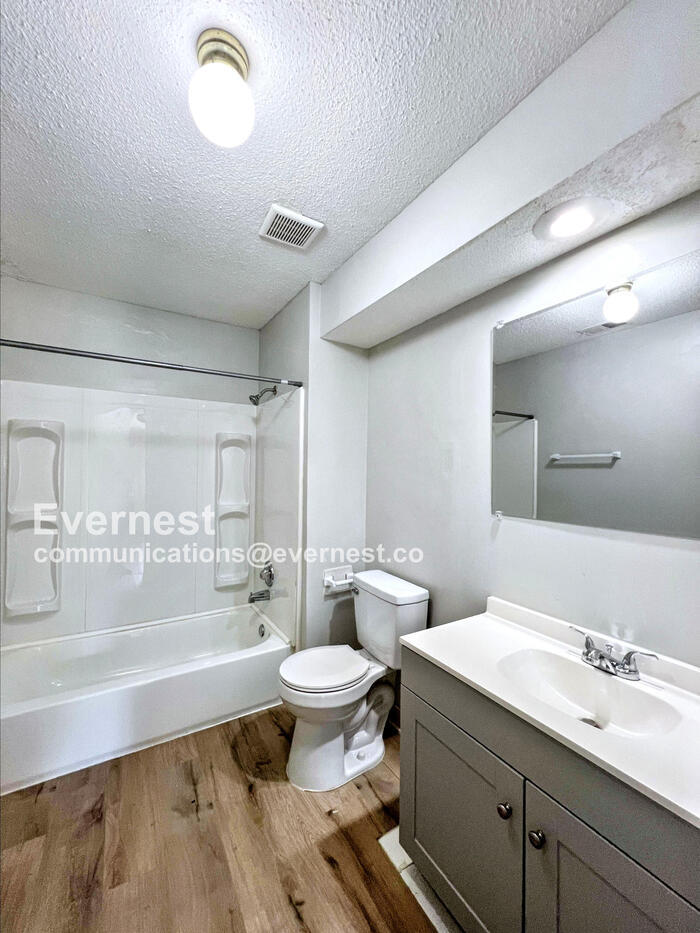 Building Photo - 4551 Ross Rd