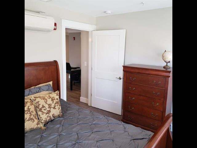 Building Photo - 10 4th St