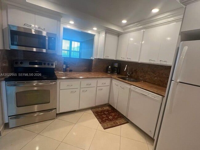 Building Photo - 2017 S Ocean Dr