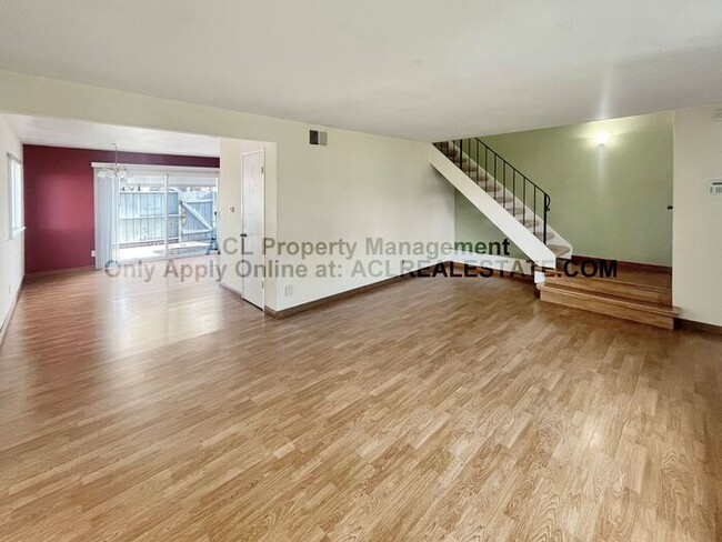 Building Photo - Spacious & Upgraded 4-Bedroom Townhouse in...