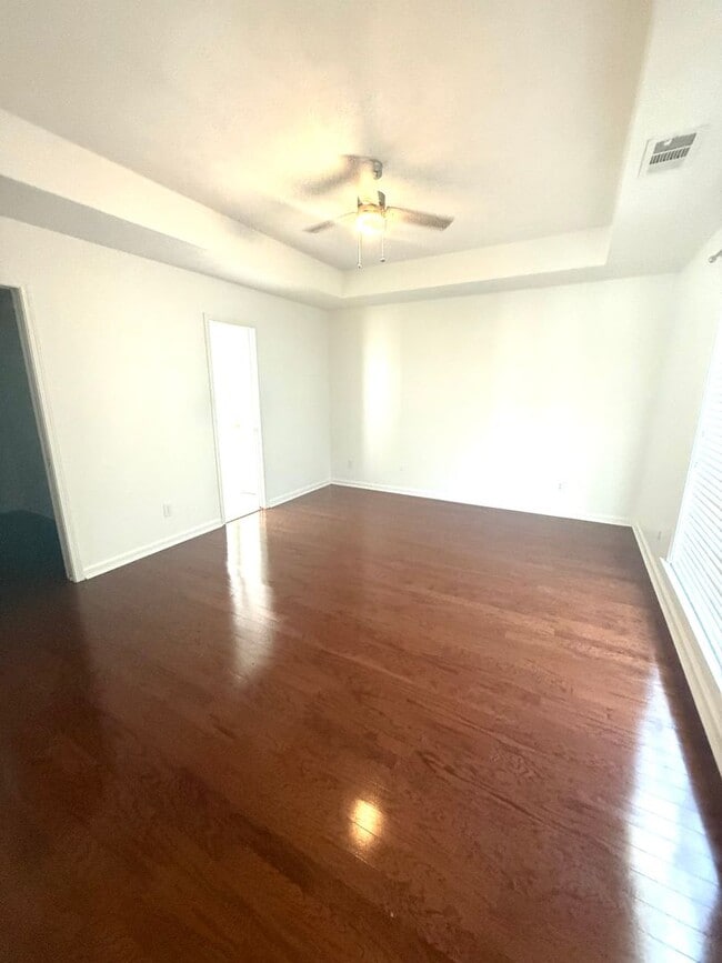 Building Photo - ** 3 Bed 2 Bath Located across from AUM **...