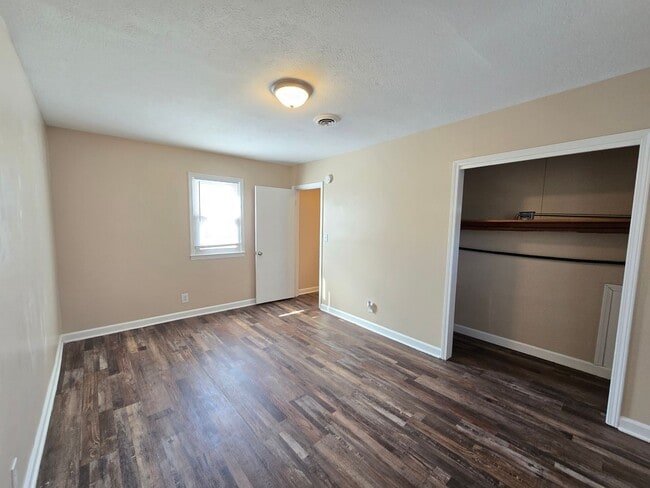 Building Photo - Charming 3 Bedrooms, 2 Full Bathroom Home!...