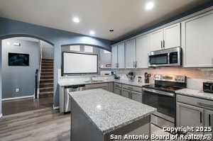 Building Photo - 8252 Breezy Cv