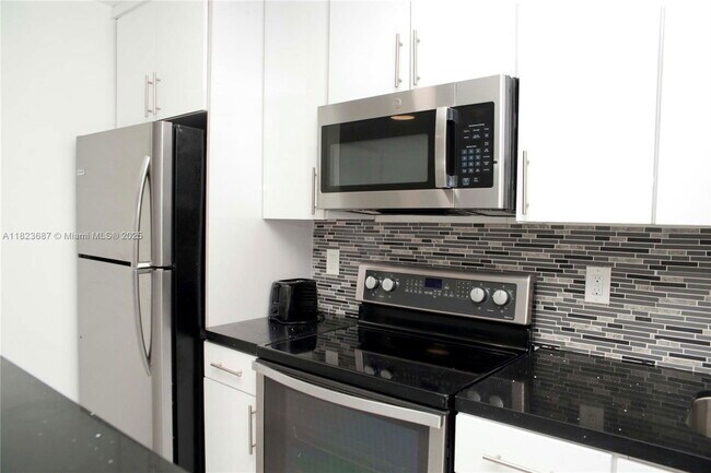 Building Photo - 4109 N Ocean Dr
