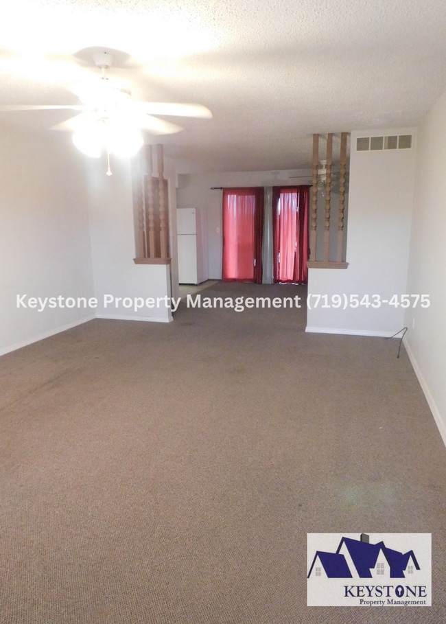 Building Photo - 879 S Bellflower Dr