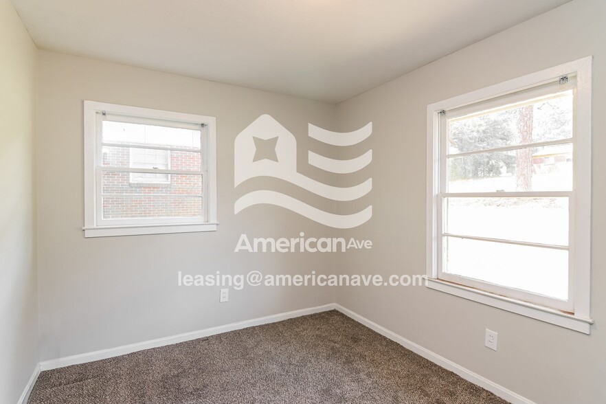 Building Photo - 5760 Valleybrook Rd