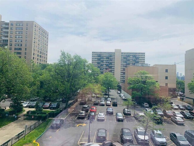 Building Photo - 10 Huron Ave