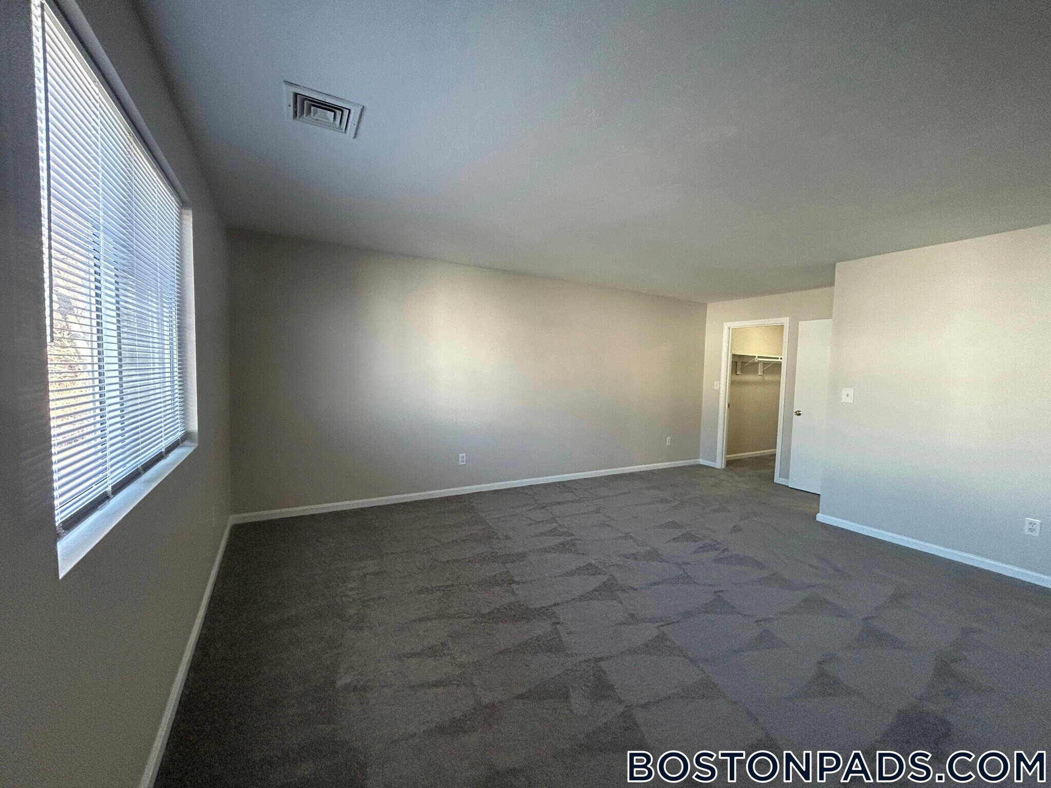 Building Photo - 715 N Main St