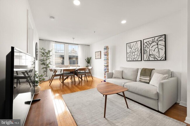 Building Photo - 1417 Newton St NW