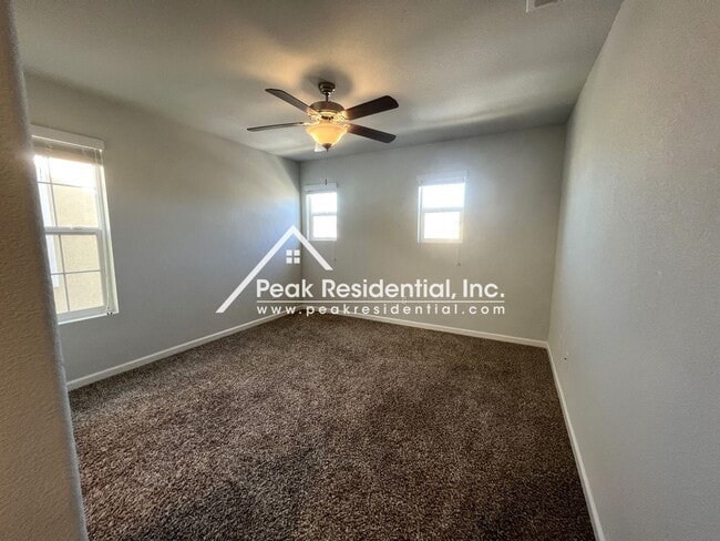 Building Photo - Newer 3bd/2.5 ba Home with 1 Car Garage in Gated Community