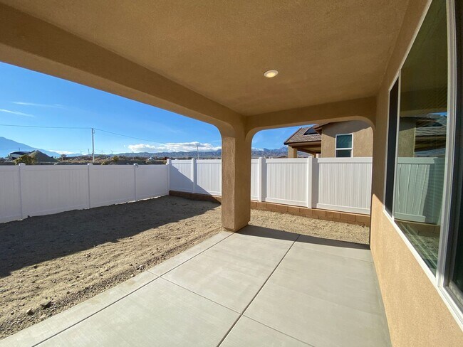 Building Photo - Beautiful Home with Solar