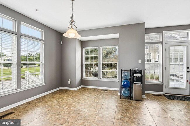 Building Photo - 1701 Hayle Dr