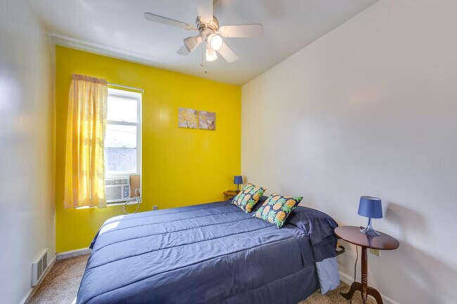 Building Photo - 504 Center St