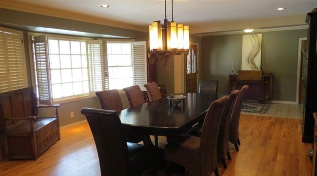Building Photo - Stunning Home!!