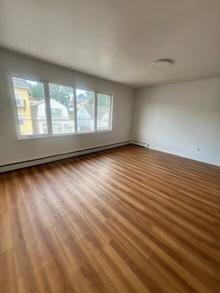 Building Photo - 8431 Columbia Ave