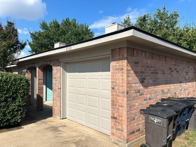 Building Photo - 4508 Compass Ct