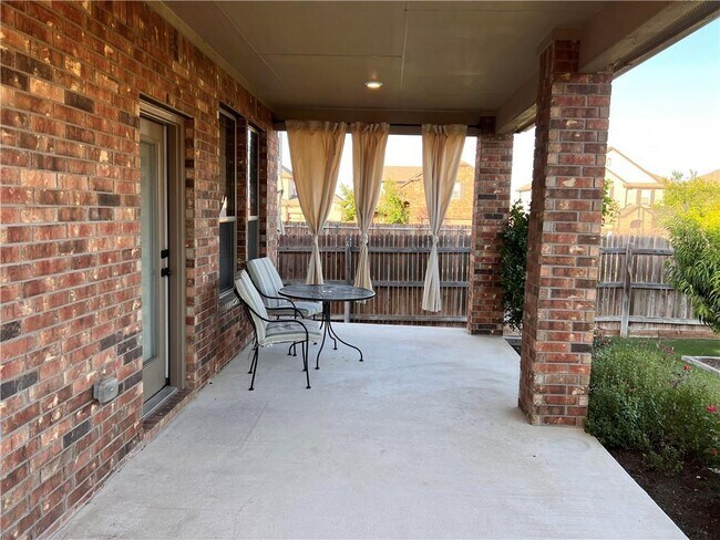 Building Photo - 307 Alamosa Dr