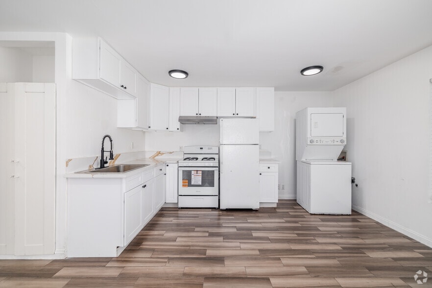 2BR, 1BA - 1,100SF - Kitchen - CATO