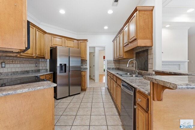 Building Photo - 146 Paul Revere Dr