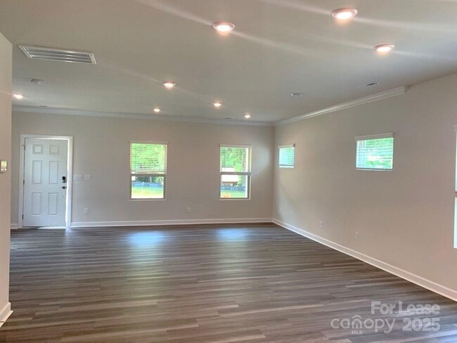 Building Photo - 432 Nixon Rd