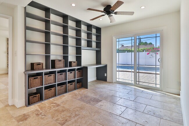 Office space - roomy and organized - 8601 Santa Susana Plz