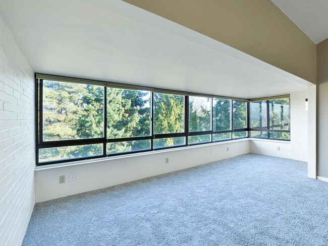 Building Photo - South Seattle - Amazing Views - Top Floor ...