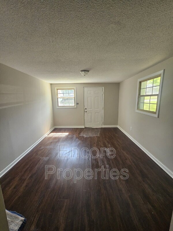Building Photo - 808 Mobile St