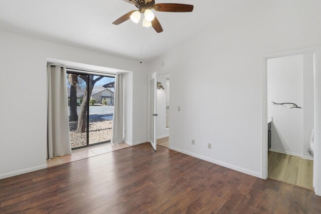 Building Photo - 100 Bay Point Dr