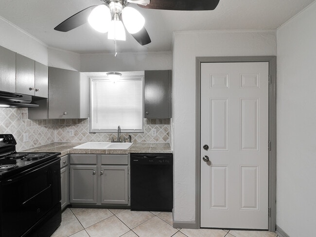 Building Photo - 3816 NW 20th St