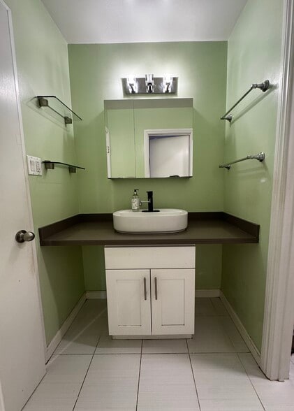 Bathroom Vanity - 577 Price St